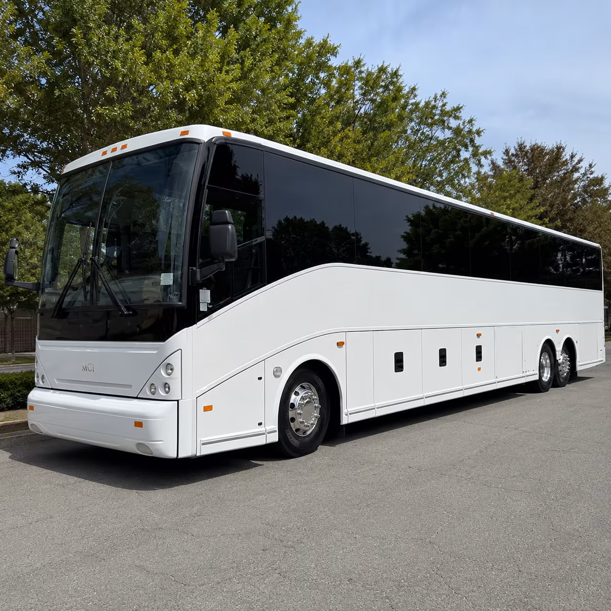 airport shuttle buses to flint bishop international fnt and regional michigan airports